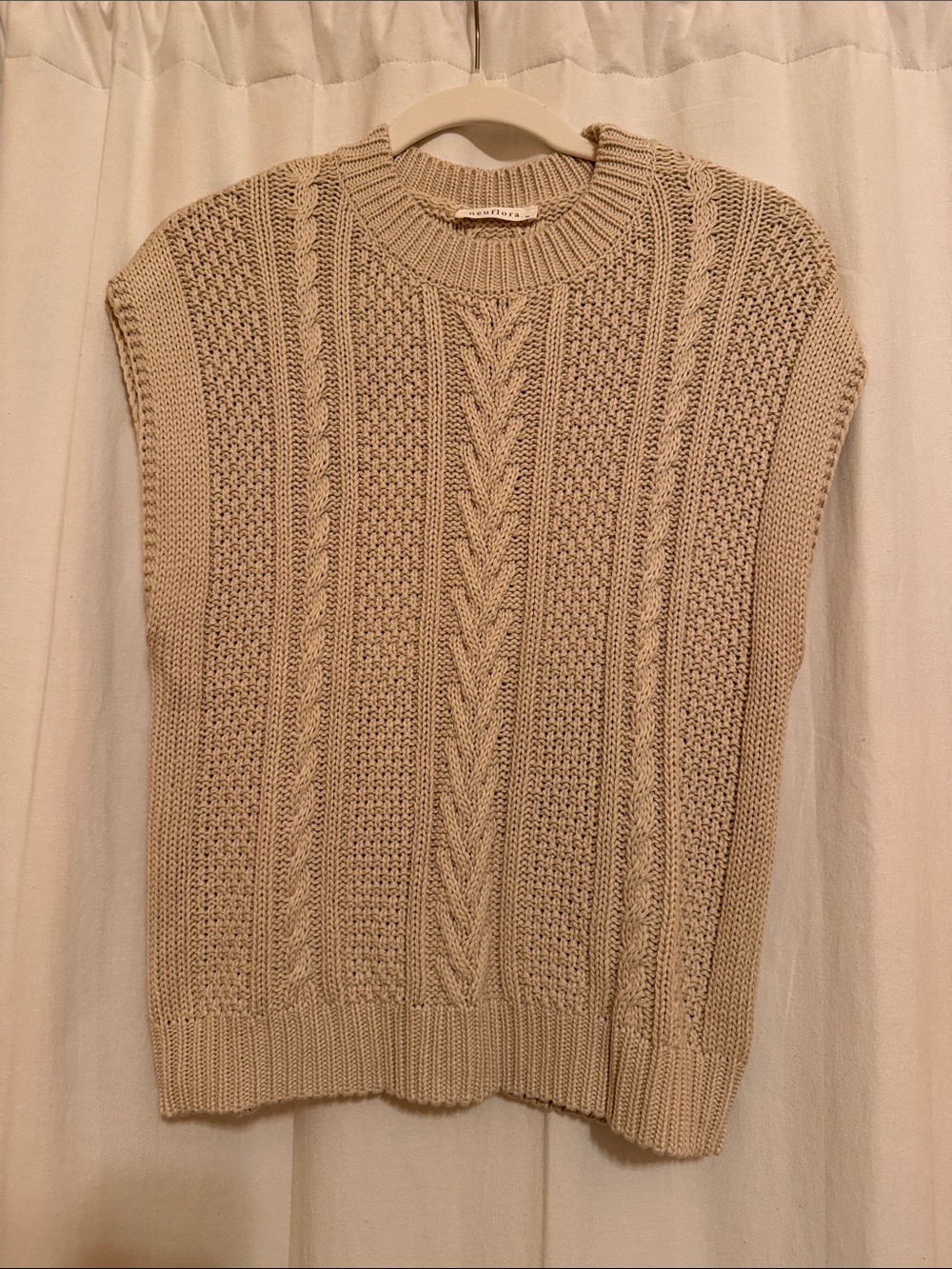 Neuflora Cream Cable Knit Sleeveless Sweater Vest--Size Medium